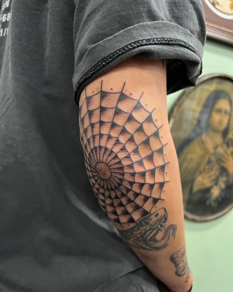 Classic Bold Traditional Spiderweb
