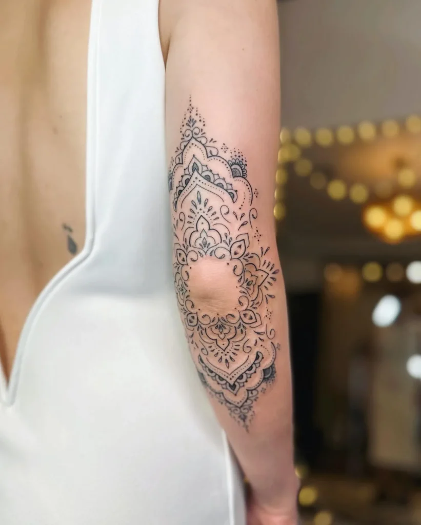Vertical Ornamental Fine Line