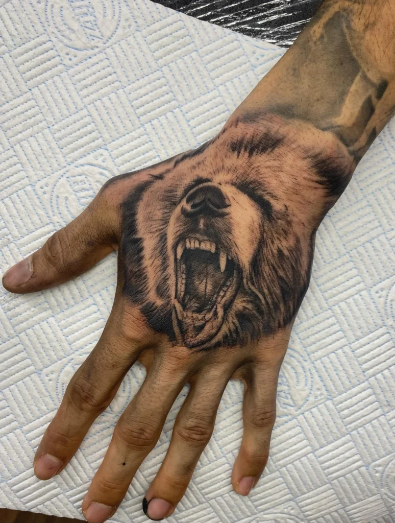 Realistic Roaring Grizzly in Soft Shading